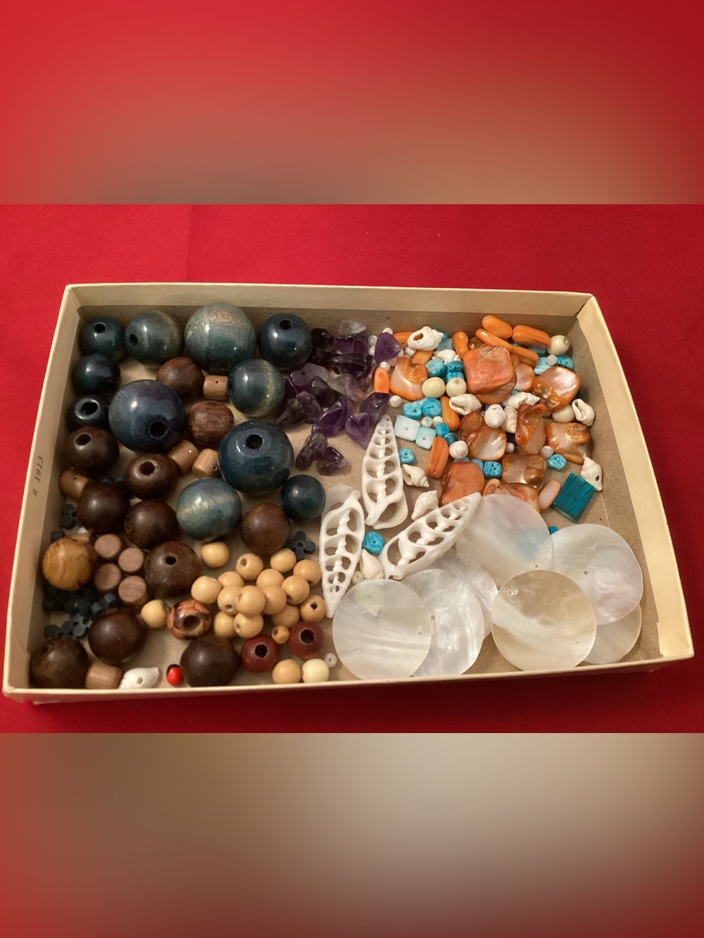 174 grams of Mixed material beads for crafting